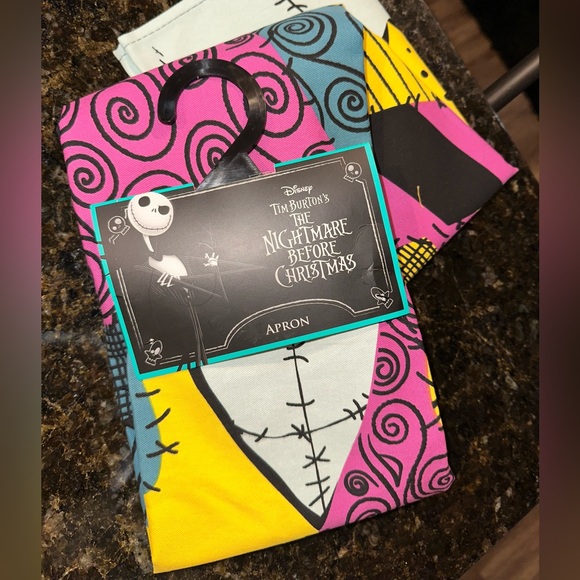 Apron - Picture 1 of 2